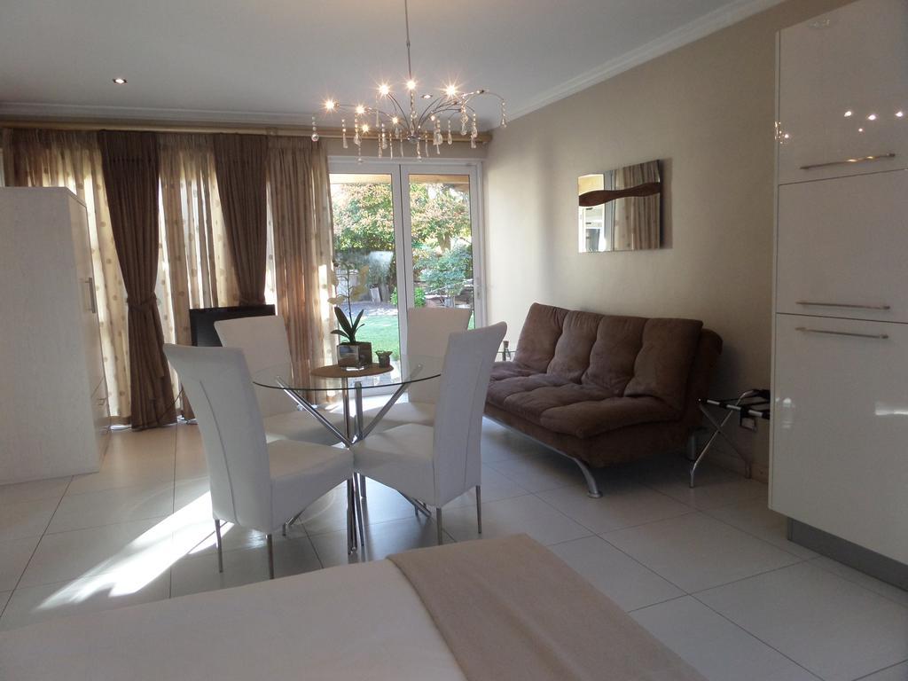 Kasa Nama Hotel Edgemead Phòng bức ảnh